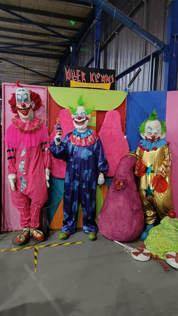 killer klownz from outer space props
