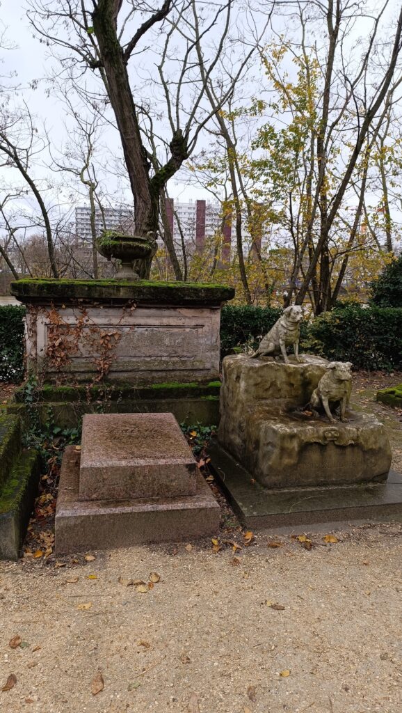 pet cemetery paris tombstone