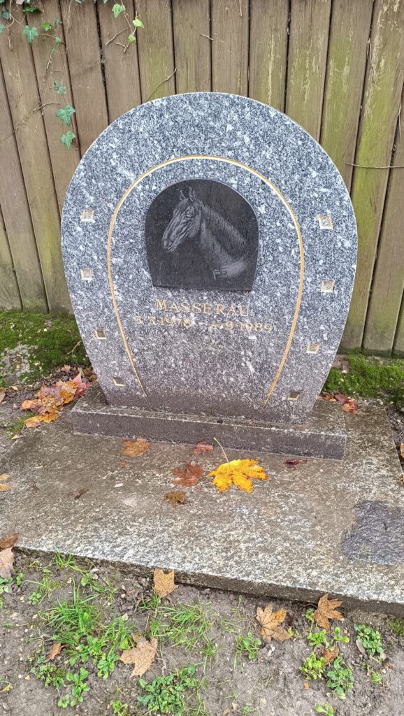 pet cemetery paris horse tombstone